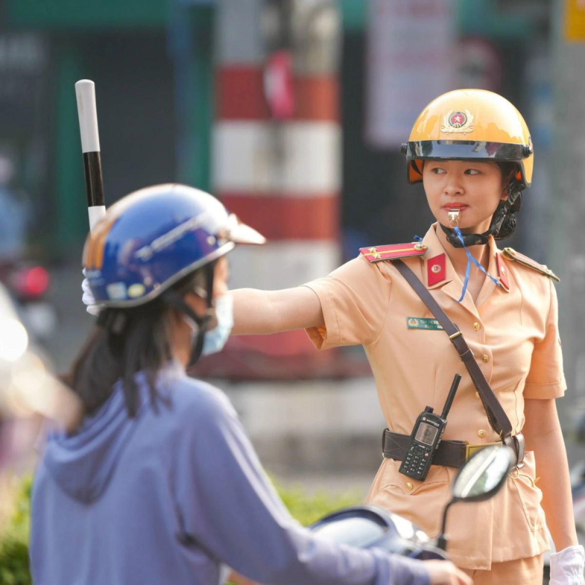 Có Bắt Buộc Nhường Đường Cho Người Rẽ Phải Khi Đèn Đỏ?