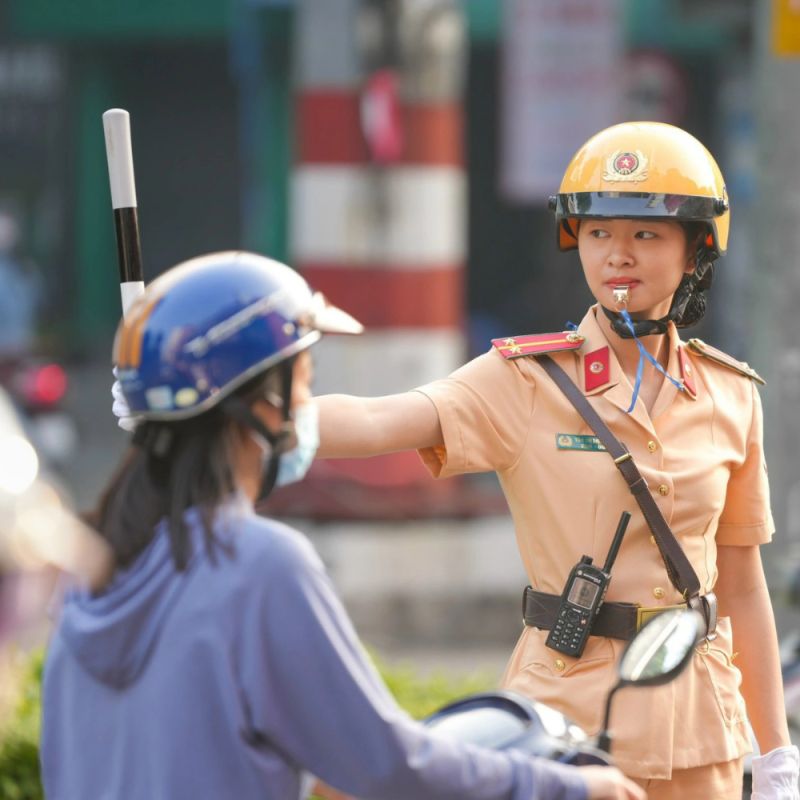 Có Bắt Buộc Nhường Đường Cho Người Rẽ Phải Khi Đèn Đỏ?