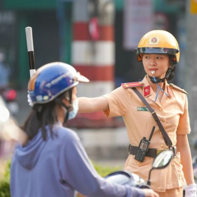 Có Bắt Buộc Nhường Đường Cho Người Rẽ Phải Khi Đèn Đỏ?